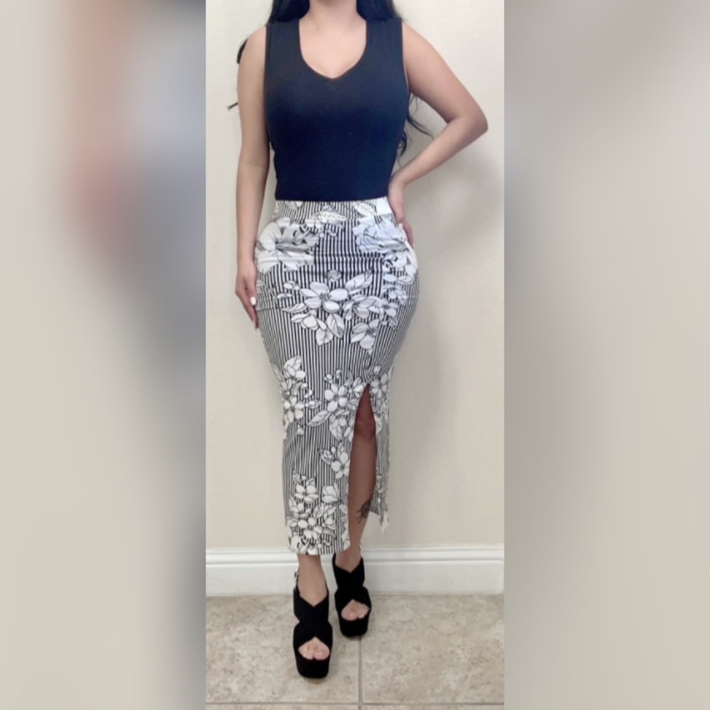 Black Side Slit Floral Print Skirt